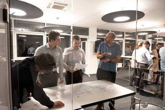 Leute beim Agile Org Puzzle