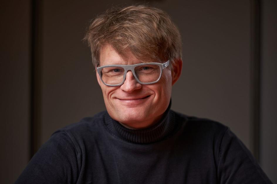 The picture is a portrait photo of Malte Foegen, Managing Director of wibas GmbH.