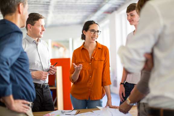 a team that exchanges ideas
